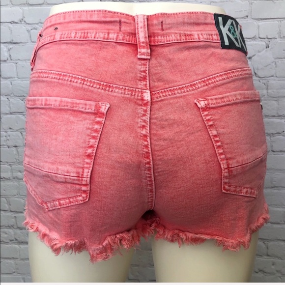 KENDELL & KYLIE / pink high rise spike shorts - Picture 2 of 8